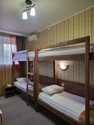 Гостевой дом Звезда Саратов Cемейный номер с собственной ванной комнатой-2